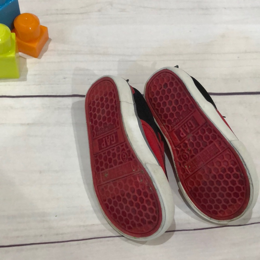 BabyGap (boy) | Marvel Spiderman Slip-On Sneakers - Picture 6 of 6